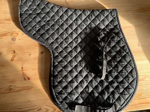 Black full size saddle - black,